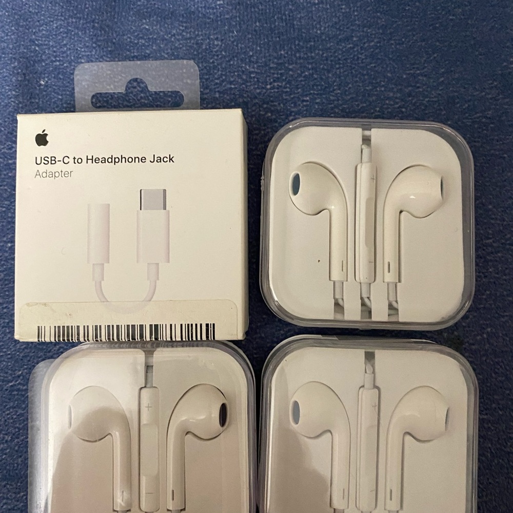 3 headphones color white brand new never use with adapter
